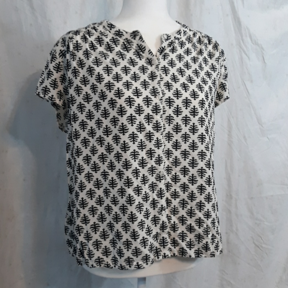 Old Navy womens Medium casual patterned button up